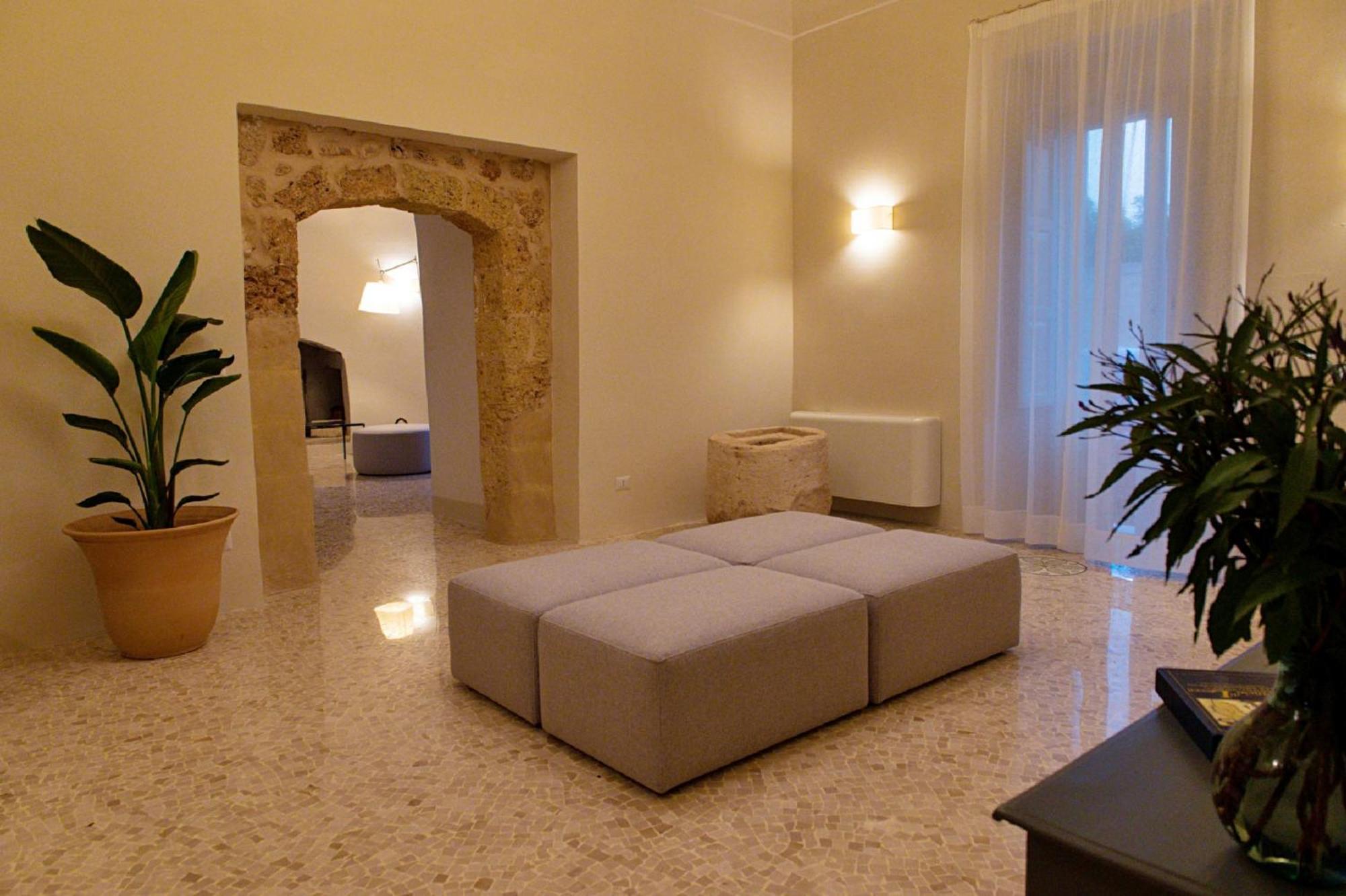 Palazzo Pati Hotel Tiggiano Bagian luar foto